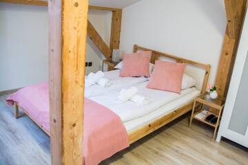 Фото номера Трехместный номер с ванной комнатой Хостелы Harmony Hostel г. Затор 5